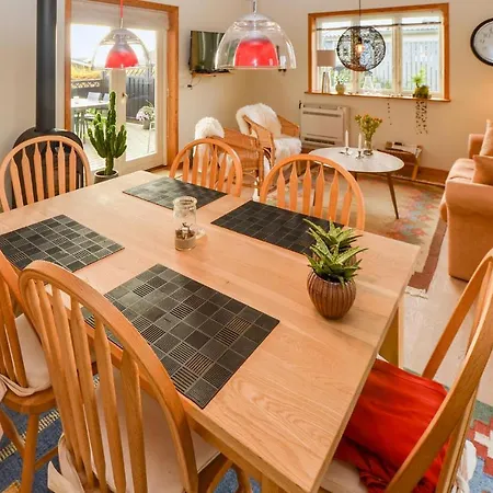 Stunning In W/ 2 Bedrooms